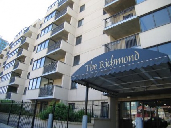 A building with the name of the richmond on it.